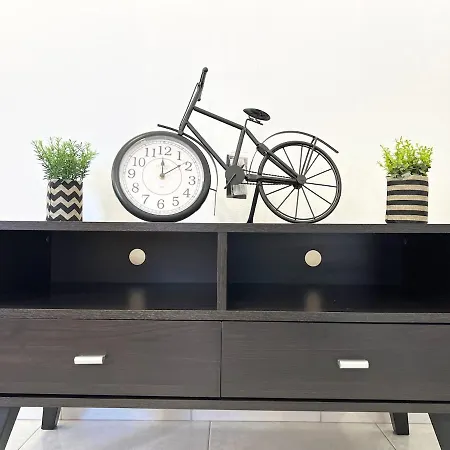 Albert's Center 101k Larnaca