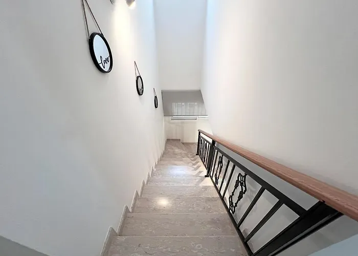 Albert's Center 101k Ларнака