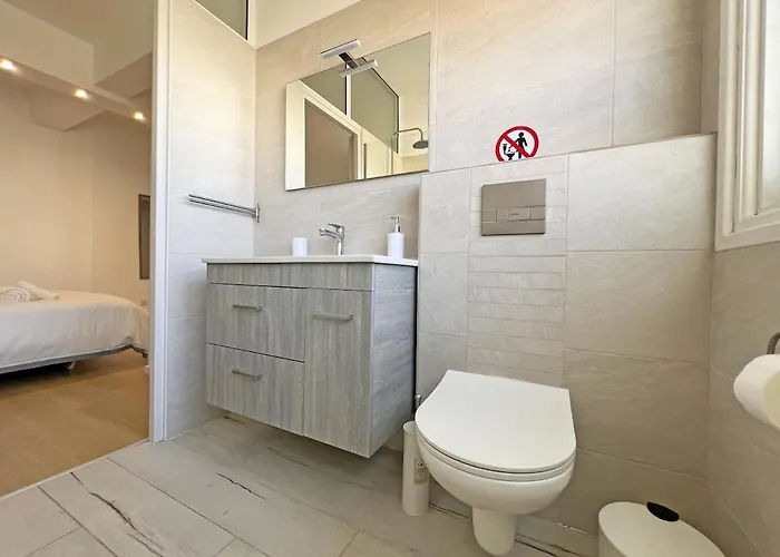 Albert's Center 101k Ларнака