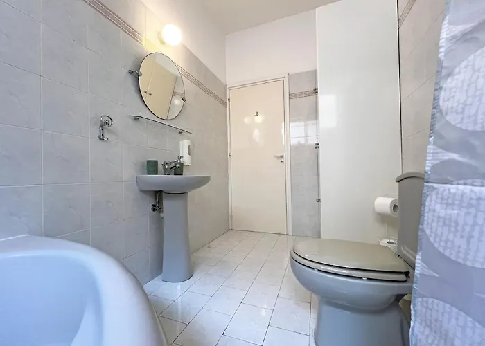 Albert's Center 101k Апартаменты Ларнака