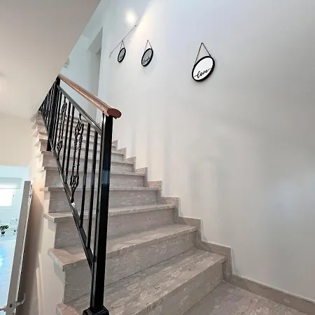 Albert's Center 101k * Ларнака