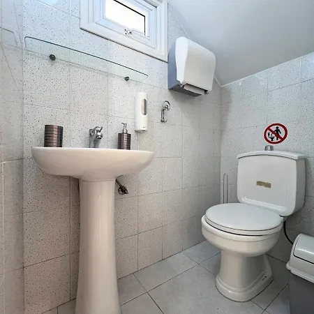 Albert's Center 101k * Larnaca