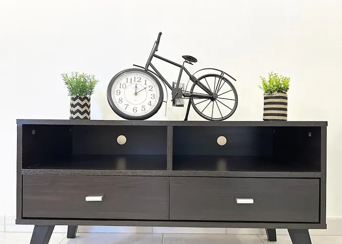 Albert's Center 101k Larnaca