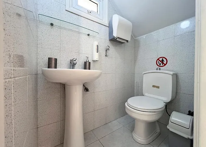 Albert's Center 101k * Larnaca