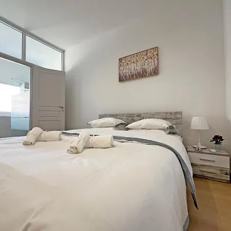 アパート Albert's Center 101k *