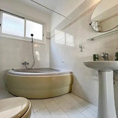 Albert's Center 101k アパート *