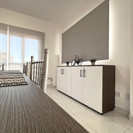 Albert's Center 101k アパート