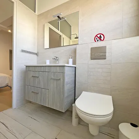 Albert's Center 101k ラルナカ