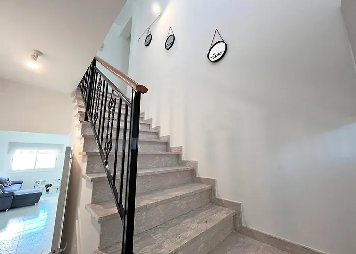 Albert's Center 101k * Ларнака